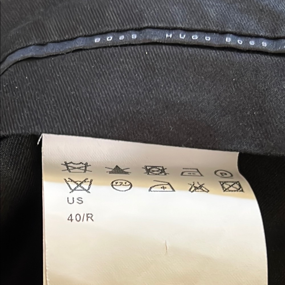 Hugo Boss Suit Black Pinstripe, 100% Virgin Wool, Made in USA, 40R - Picture 16 of 16